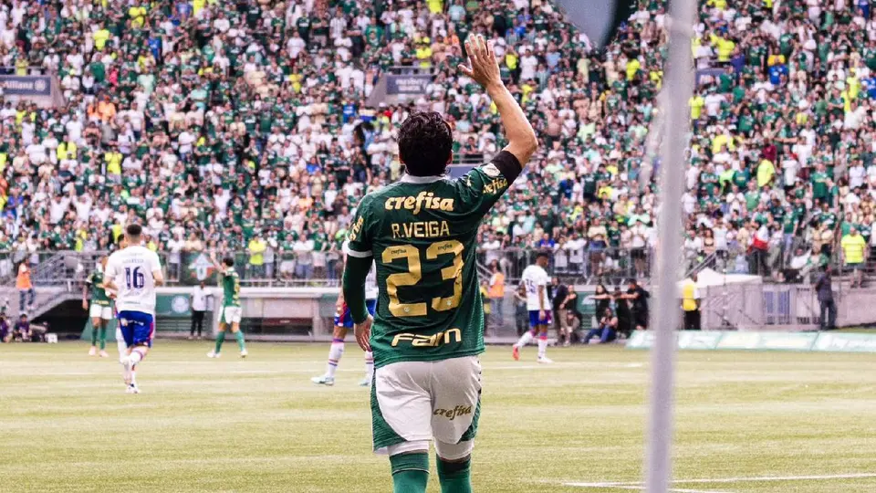 Raphael Veiga ante la afición de Palmeiras l X:raphaelveiga23