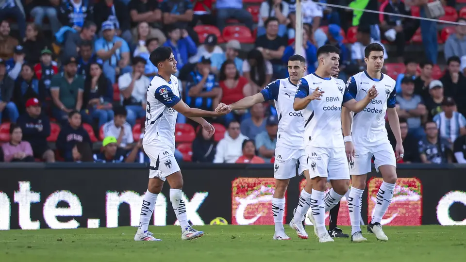 Aldahir Valenzuela, canterano de Rayados, festeja con Germán Berterame | IMAGO7