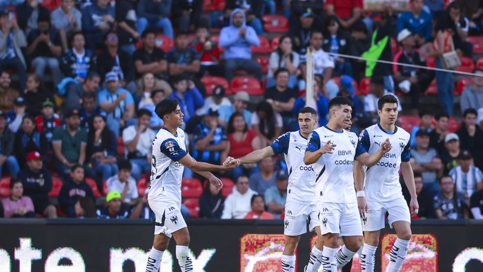 Aldahir Valenzuela, canterano de Rayados, festeja con Germán Berterame | IMAGO7