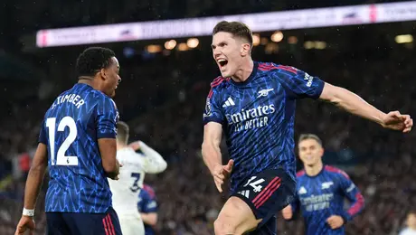 Paseo bajo la lluvia: Arsenal se impuso al Leeds y se confirma como líder de la Premier