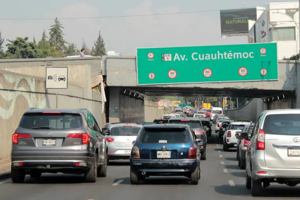 Este jueves aplica el programa Hoy No Circula en la CDMX y el Estado de México. / Pixabay