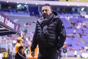 Mohamed critica duramente el césped del Cuauhtémoc: "No es para nivel profesional"