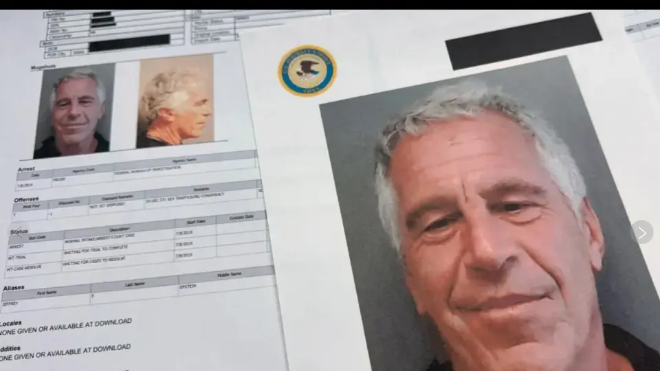 El Departamento de Justicia dice que está publicando más de 3 millones de páginas de documentos en la última revelación de Jeffrey Epstein. / AP