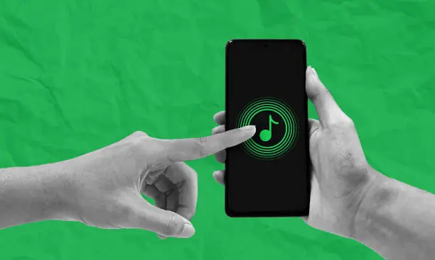El nuevo "modo WhatsApp" permite crear conversaciones dentro de la App de Spotify. / iStock