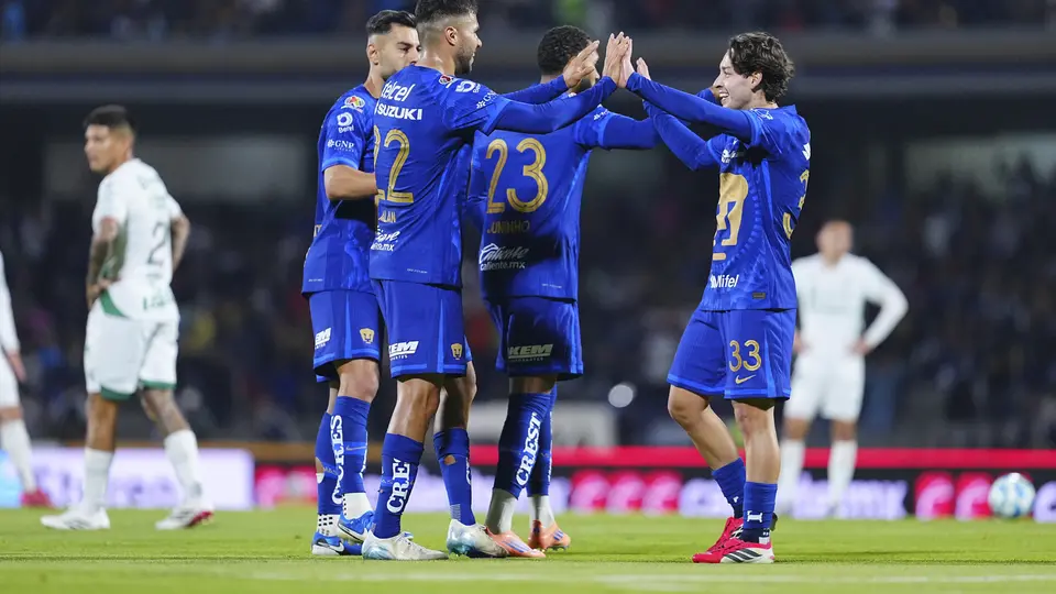 Pumas celebrando ante Santos l IMAGO7