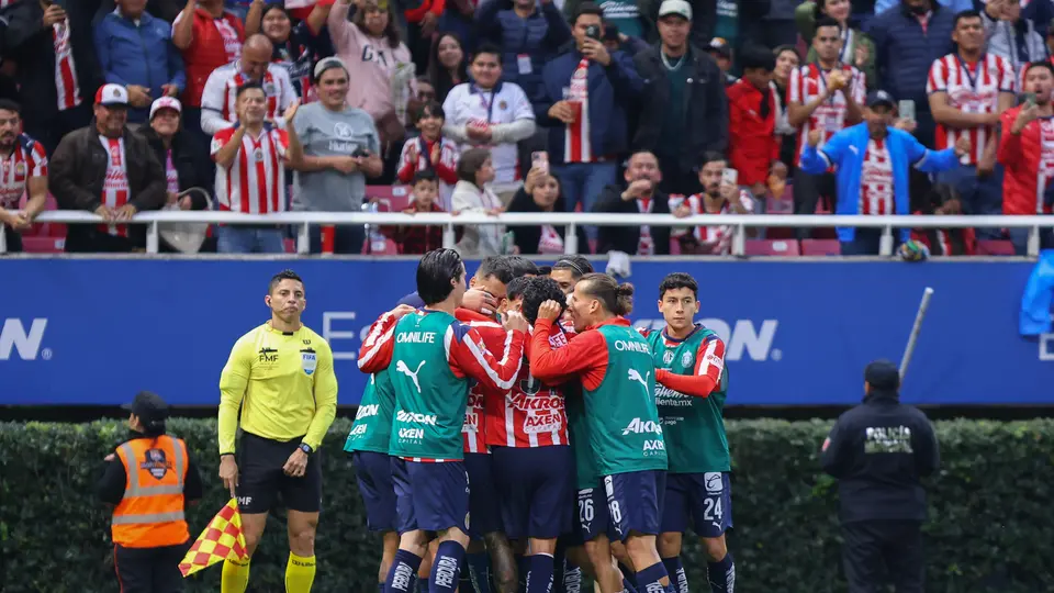 Chivas celebrando gol en J3 del CL2026 l IMAGO7