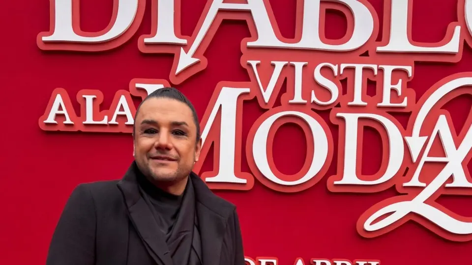 Esteban Macías de comentarista deportivo a diva de la moda