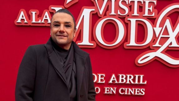 Esteban Macías de comentarista deportivo a diva de la moda