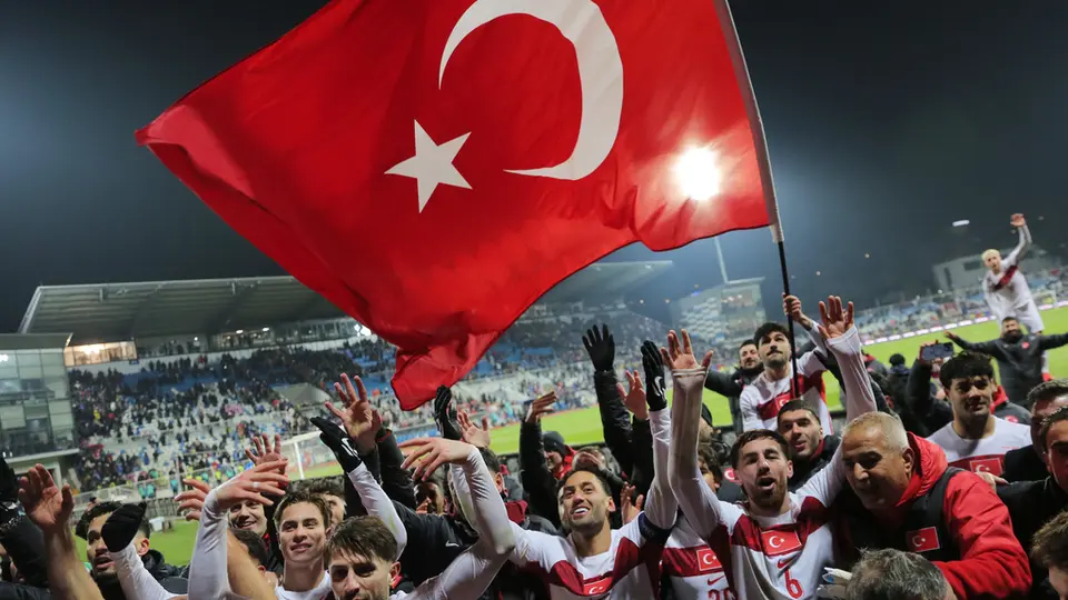 ¡Histórico! Turquía vuelve al Mundial tras 20 años al vencer a Kosovo