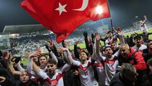 ¡Histórico! Turquía vuelve al Mundial tras 20 años al vencer a Kosovo