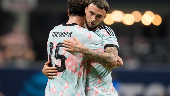 Thomas Meunier celebra con Zeno Debast en el amistoso de Bélgica contra Estados Unidos | AP
