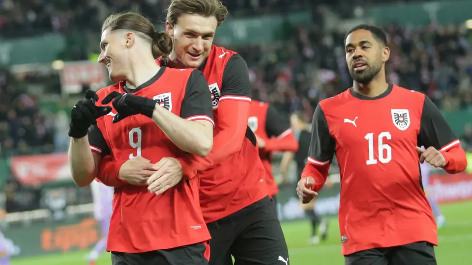 Marcel Sabitzer celebra con sus compañeros su gol con Austria en el partido amistoso contra Corea del Sur | AP