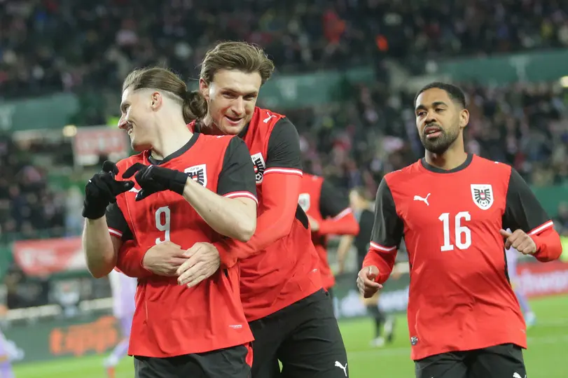 Marcel Sabitzer celebra con sus compañeros su gol con Austria en el partido amistoso contra Corea del Sur | AP