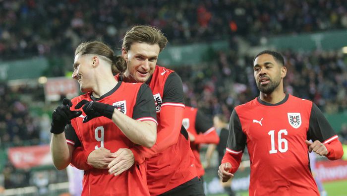 Marcel Sabitzer celebra con sus compañeros su gol con Austria en el partido amistoso contra Corea del Sur | AP