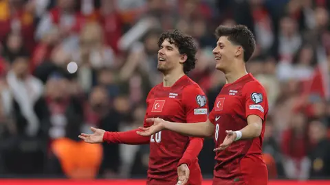 Arda Güler celebra gol con Turquía l AP