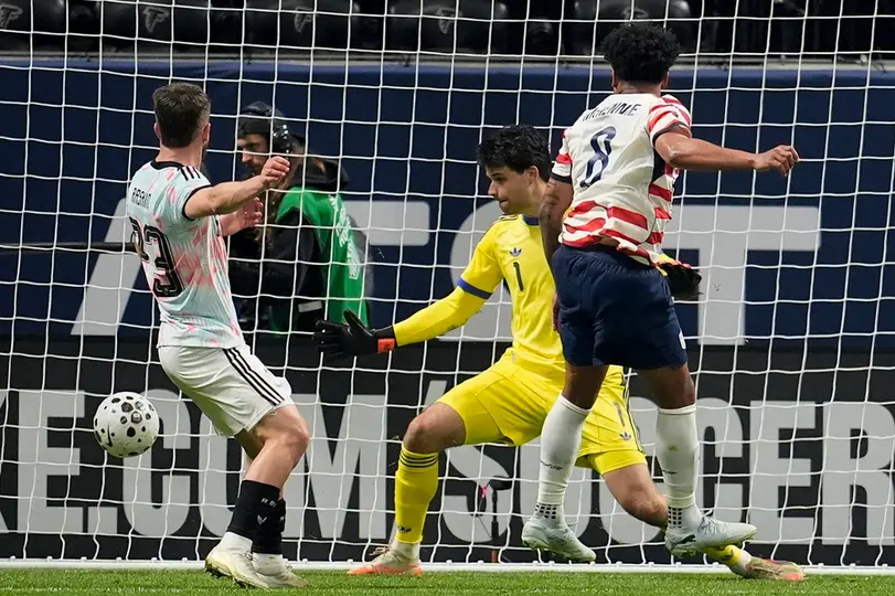 Weston McKennie en el amistoso contra Bélgica | AP
