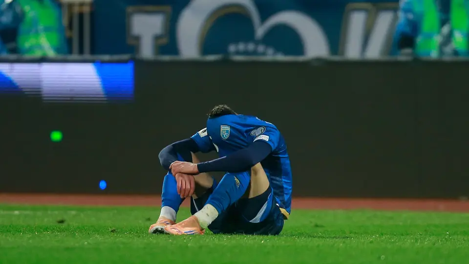 Jugadores de Kosovo tristes por la eliminación | AP
