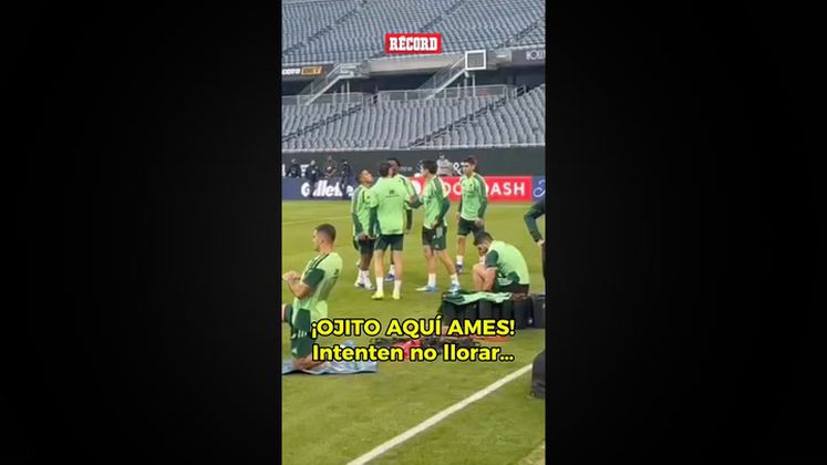 Quiñones, Fidalgo, Israel Reyes y Erick Sánchez juntos en el entrenamiento de la Selección
