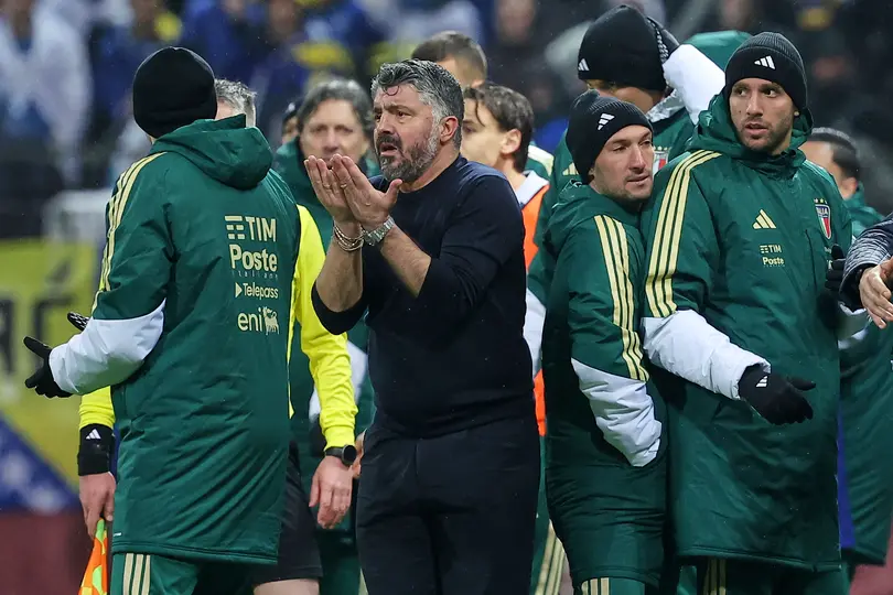 Gattuso reclamando una posible tarjeta roja para Bosnia | AP