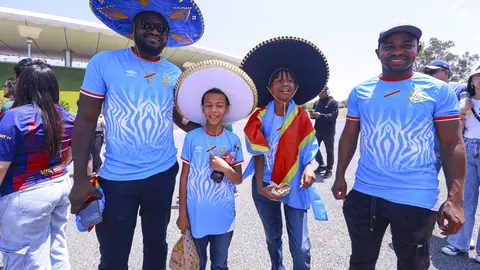 Afición del Congo con sombreros mexicanos l MEXSPORT