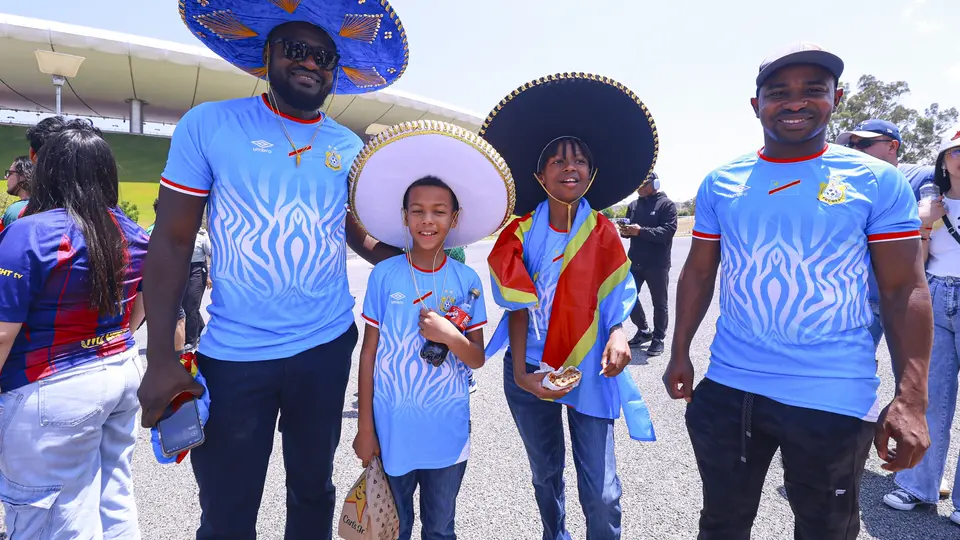 Afición del Congo con sombreros mexicanos l MEXSPORT