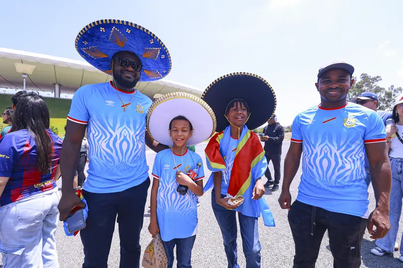 Afición del Congo con sombreros mexicanos l MEXSPORT