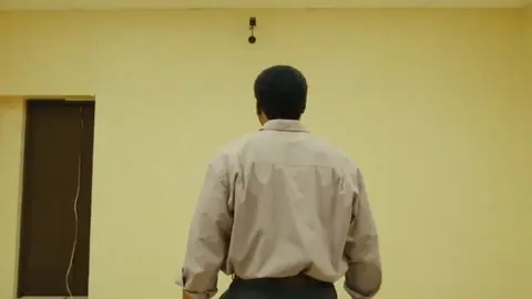 La película lleva a la pantalla grande uno de los fenómenos virales más perturbadores de internet. / YouTube Backrooms