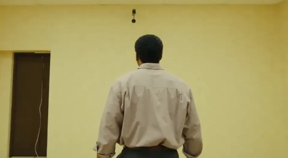La película lleva a la pantalla grande uno de los fenómenos virales más perturbadores de internet. / YouTube Backrooms