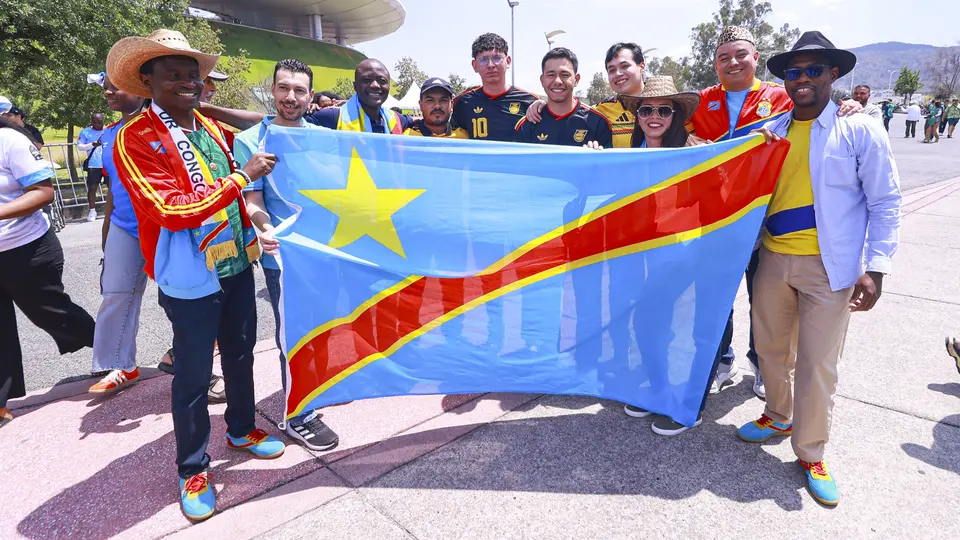 La afición del Congo tiñe de azul el Estadio Guadalajara y arma su propia fiesta