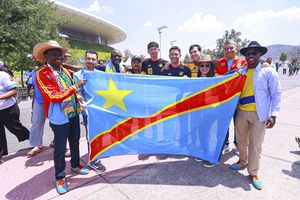 La afición del Congo tiñe de azul el Estadio Guadalajara y arma su propia fiesta