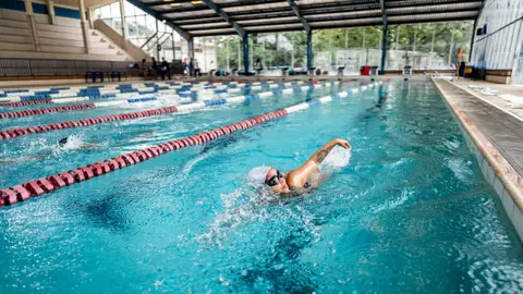 Las albercas públicas en deportivos de la alcaldía Cuauhtémoc ofrecen acceso sin costo del 2 al 5 de abril. / iStock