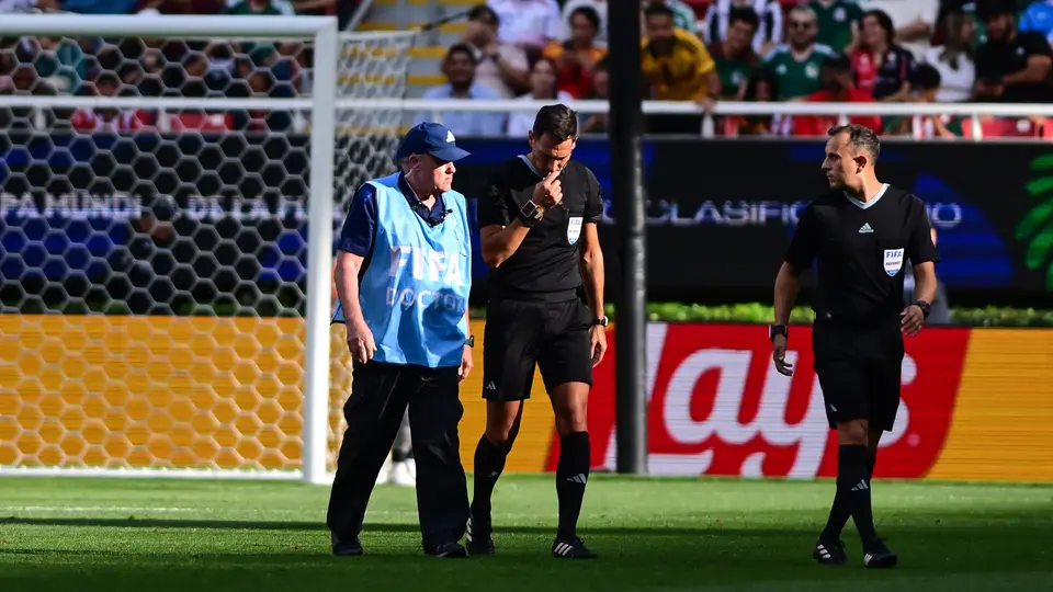 Árbitro central se lesiona durante el Congo contra Jamaica