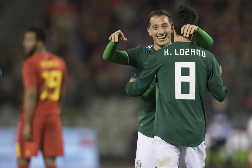 Andrés Guardado e Hirving Lozano en celebración en el amistoso contra Bélgica en 2017 | IMAGO 7