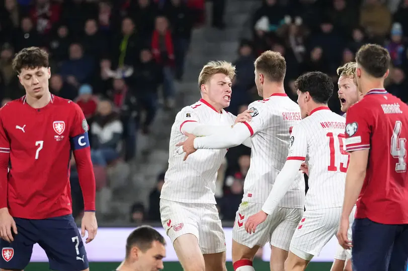 Joachim Andersen celebra su gol con Dinamarca ante República Checa en el Repechaje UEFA | AP