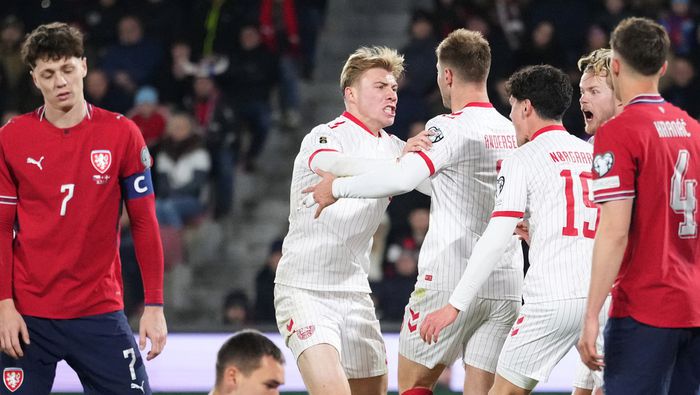 Joachim Andersen celebra su gol con Dinamarca ante República Checa en el Repechaje UEFA | AP