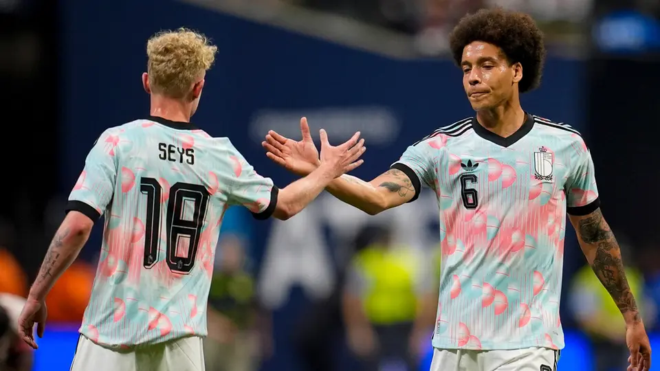 Joaquín Seys celebra con Alex Witsel en el amistoso de Bélgica contra Estados Unidos | AP