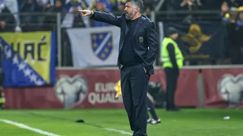 Gennaro Gattuso dirigiendo a Italia | AP