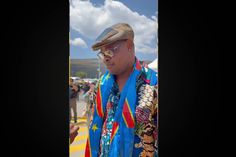 Fan de Chivas incita a que congoleño sea antiamericanista, pero no se deja