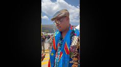 Fan de Chivas incita a que congoleño sea antiamericanista, pero no se deja