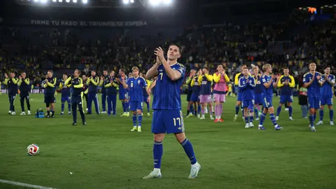 Viktor Gyökeres en celebración con la Selección de Suecia tras el triunfo ante Ucrania en el repechaje | AP
