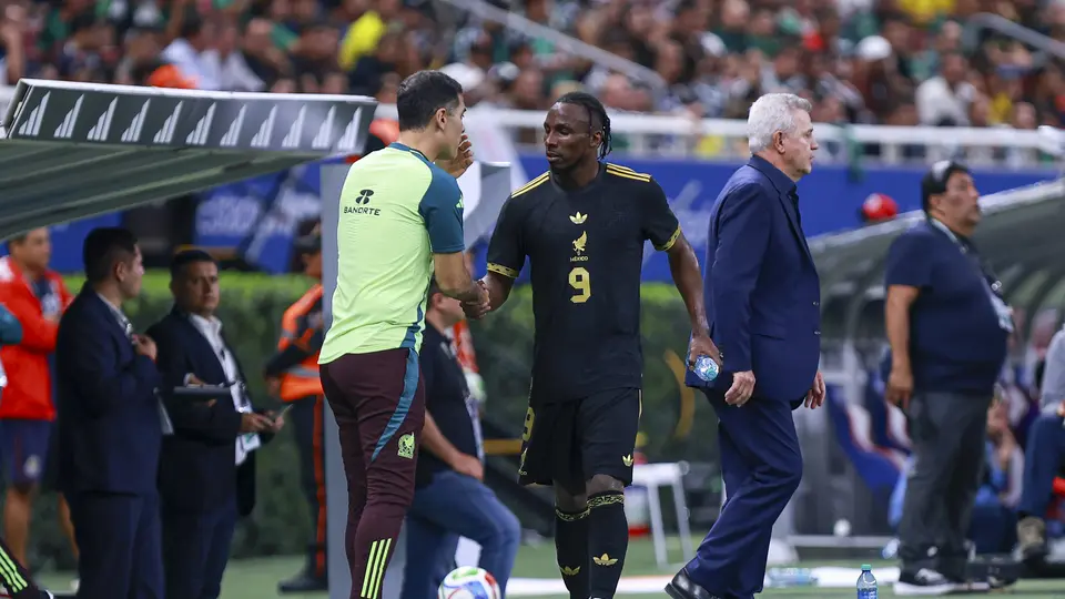 Javier Aguirre y Julian Quiñones en el amistoso de la Selección Mexicana ante Ecuador | MEXSPORT