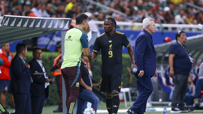 Javier Aguirre y Julian Quiñones en el amistoso de la Selección Mexicana ante Ecuador | MEXSPORT