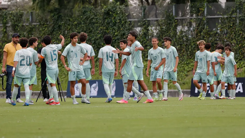 Jugadores de la Selección Mexicana Sub-17 en celebración | IMAGO 7