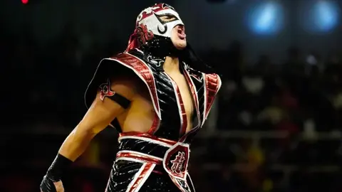 Octagon Jr. aclamado por el público | WWE