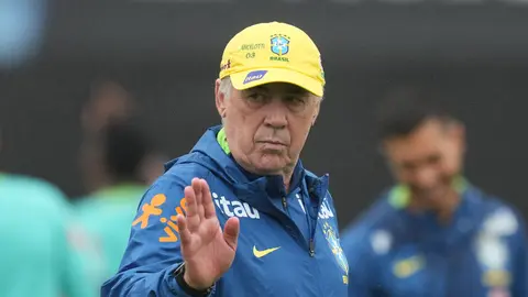 Carlo Ancelotti en entrenamiento de Brasil | AP