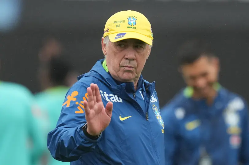 Carlo Ancelotti en entrenamiento de Brasil | AP