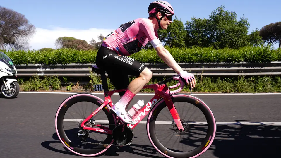 Jonas Vingegaard en la etapa final de Giro de Italia | AP