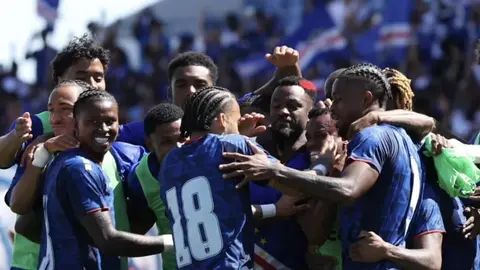 Cabo Verde an amistoso ante Serbia l X:mugaboannet2