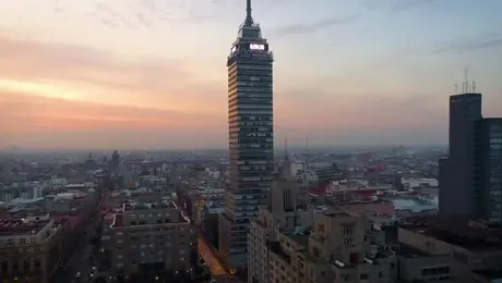 ¡Terror en la Torre… Latino! Nueve personas quedan atrapadas tras falla en elevador