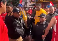 Policía que golpeó a un aficionado del Toluca l CAPTURA